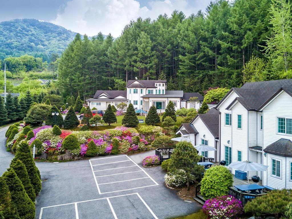 Pyeongchang Greenhill Pension Exterior photo